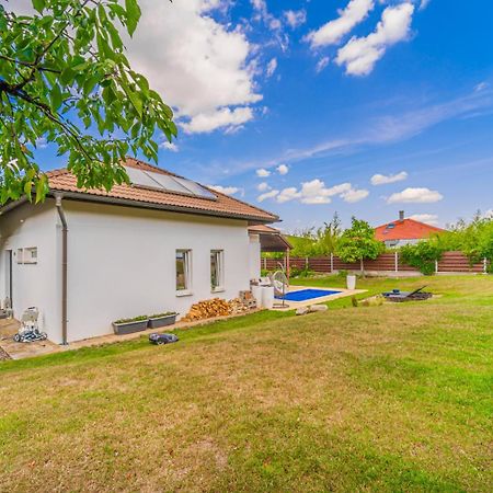 Vila Sara S Bazenem A Infrasaunou Na Kraji Prahy Zbuzany Екстериор снимка